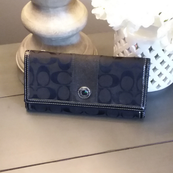 Vintage Coach - Picture 1 of 3